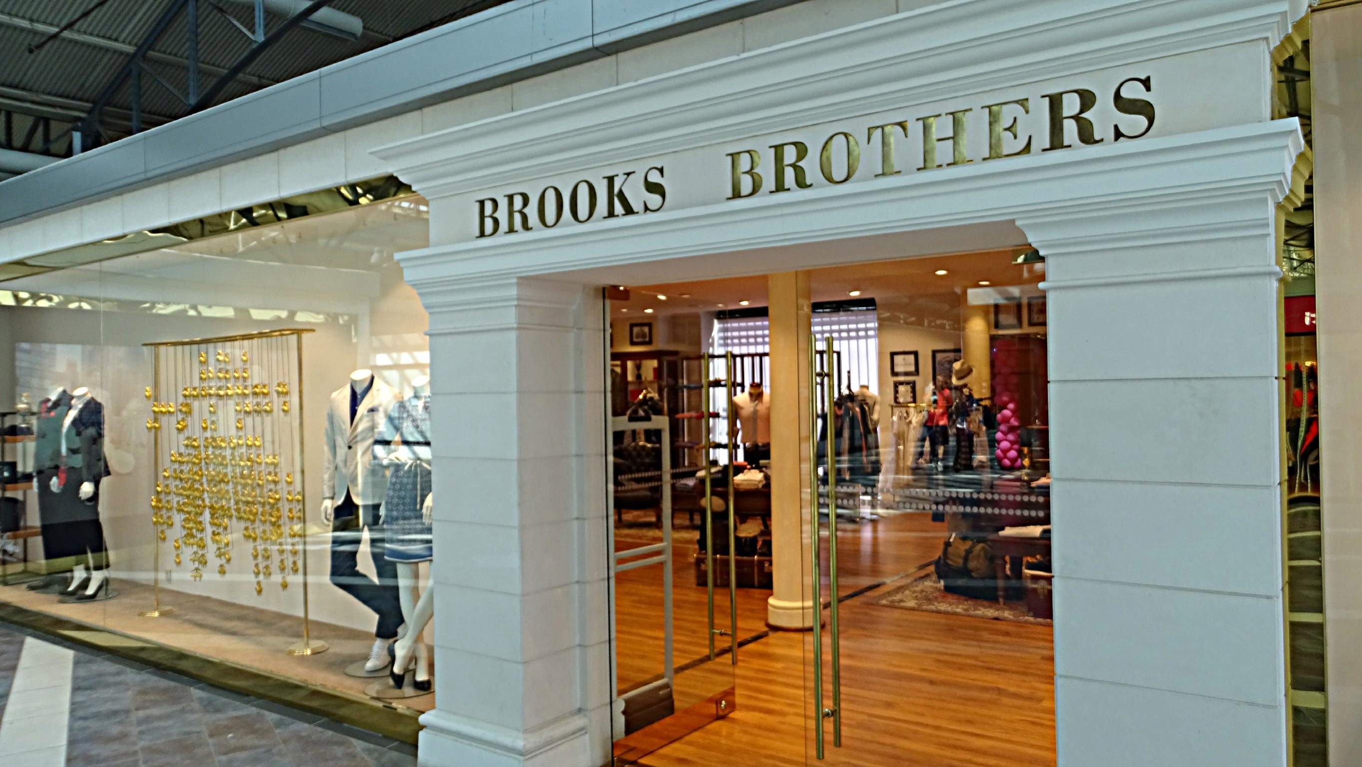 Brooks Brothers / Konak Pier